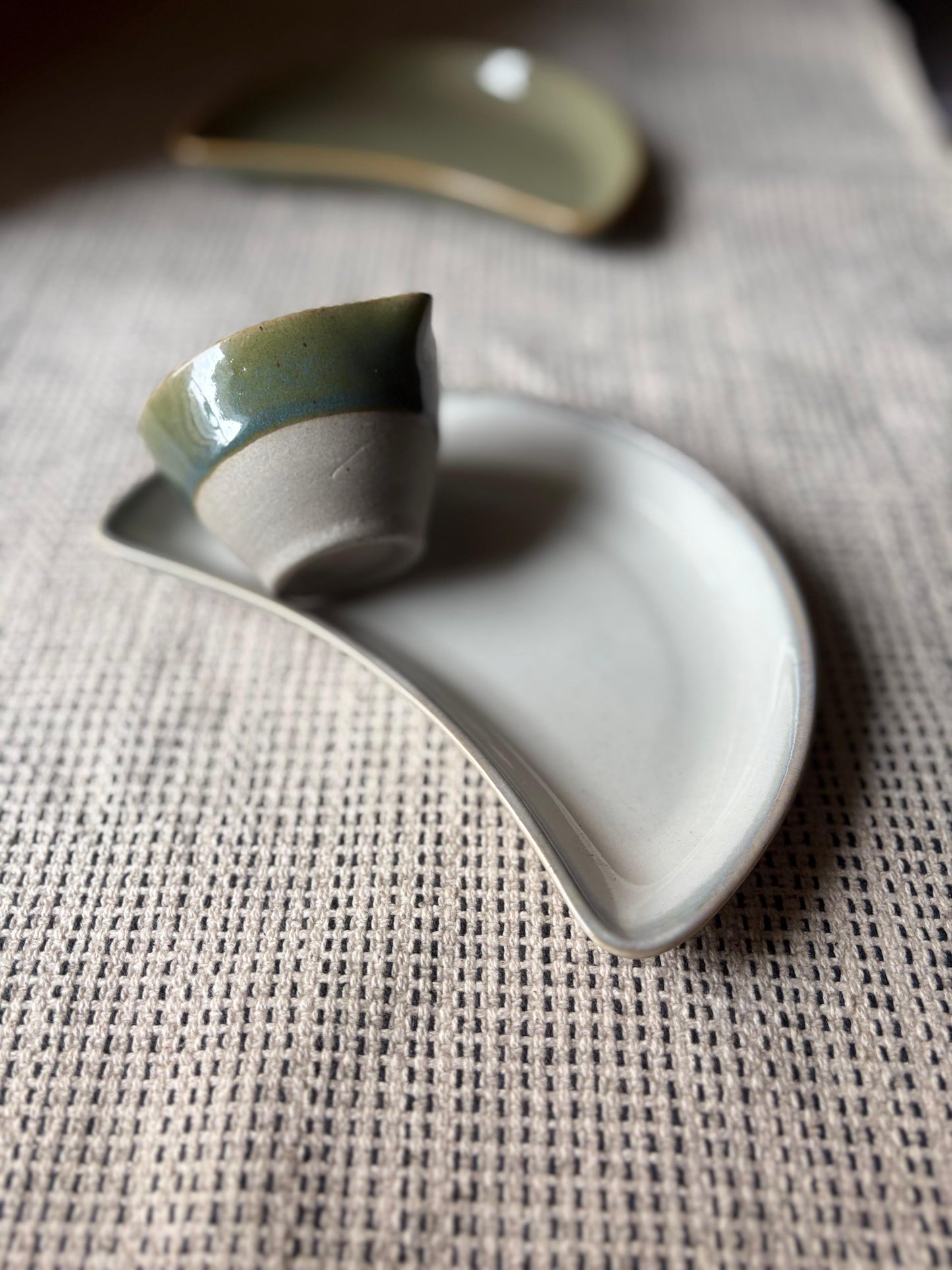 Moon Platter with Sauce Pourer - Snowy