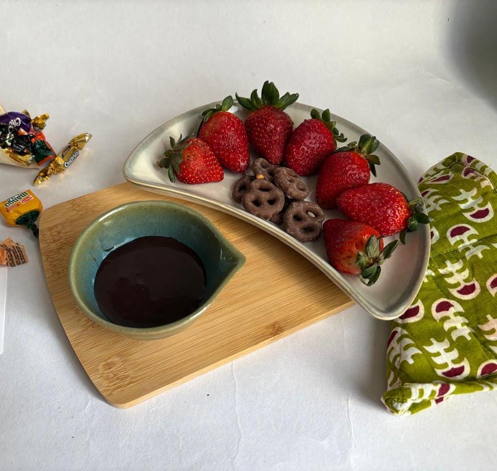 Moon Platter with Sauce Pourer - Snowy