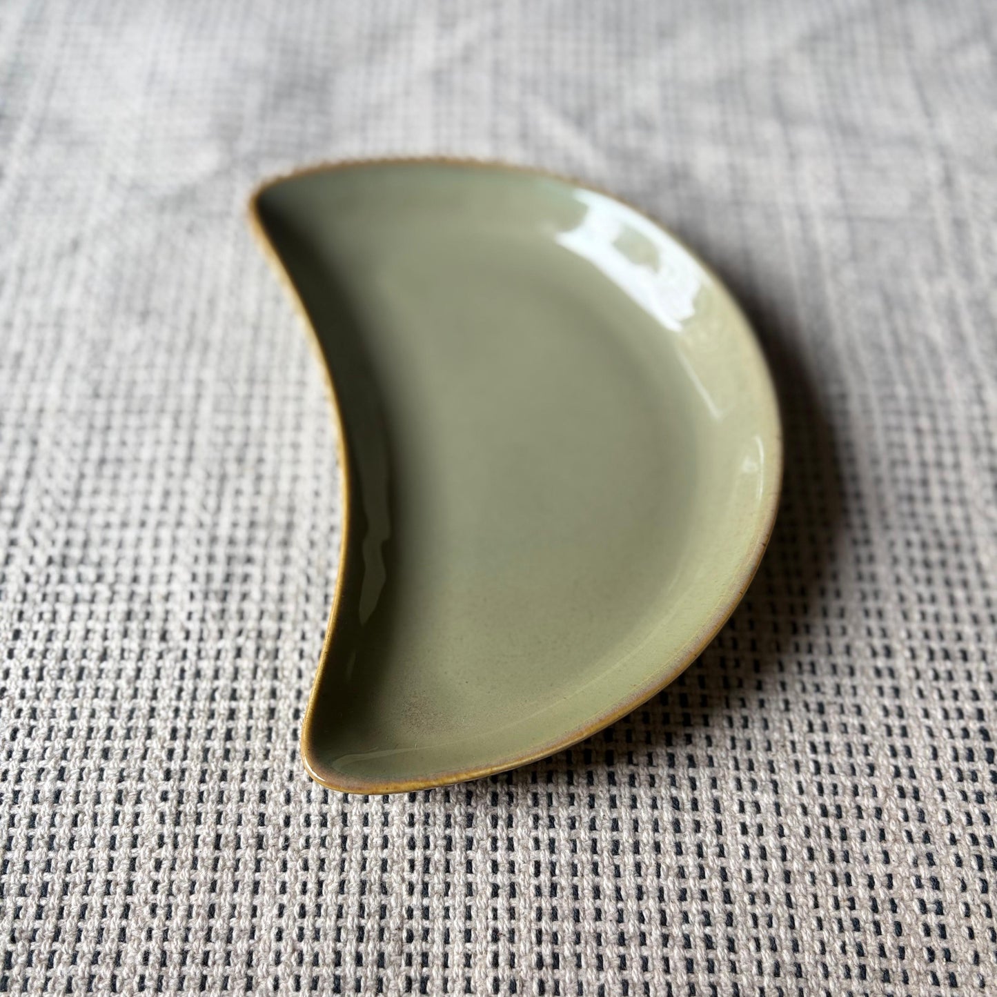 Moon Platter with Sauce Pourer - Olive Green