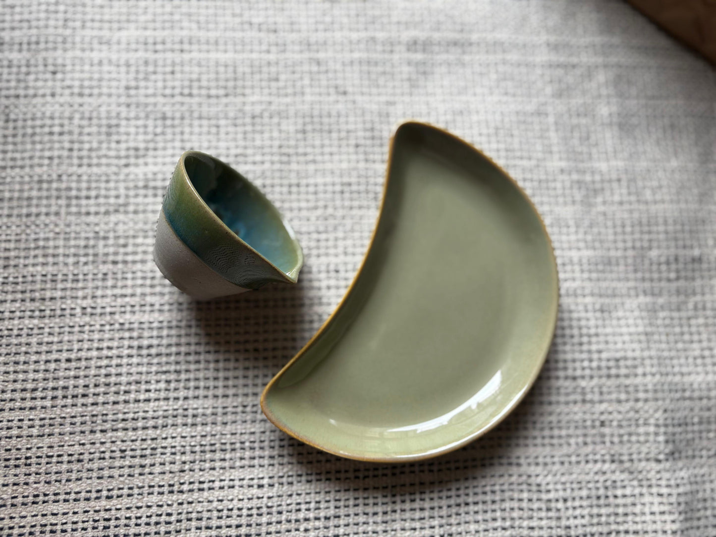 Moon Platter with Sauce Pourer - Olive Green