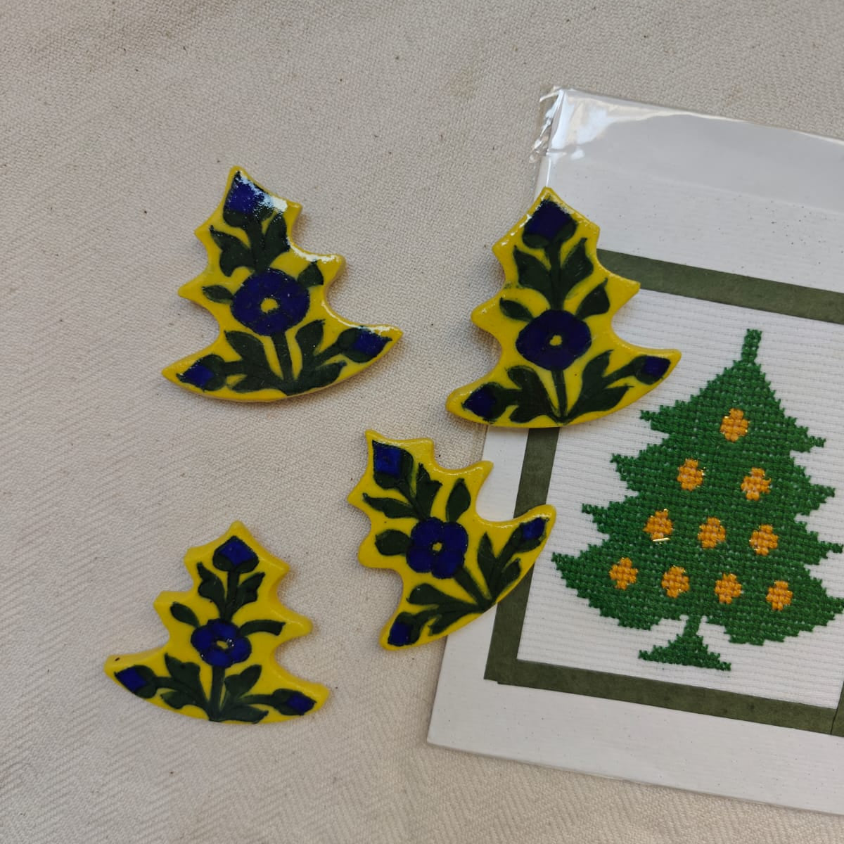 Decorative Christmas tree-shaped magnets 